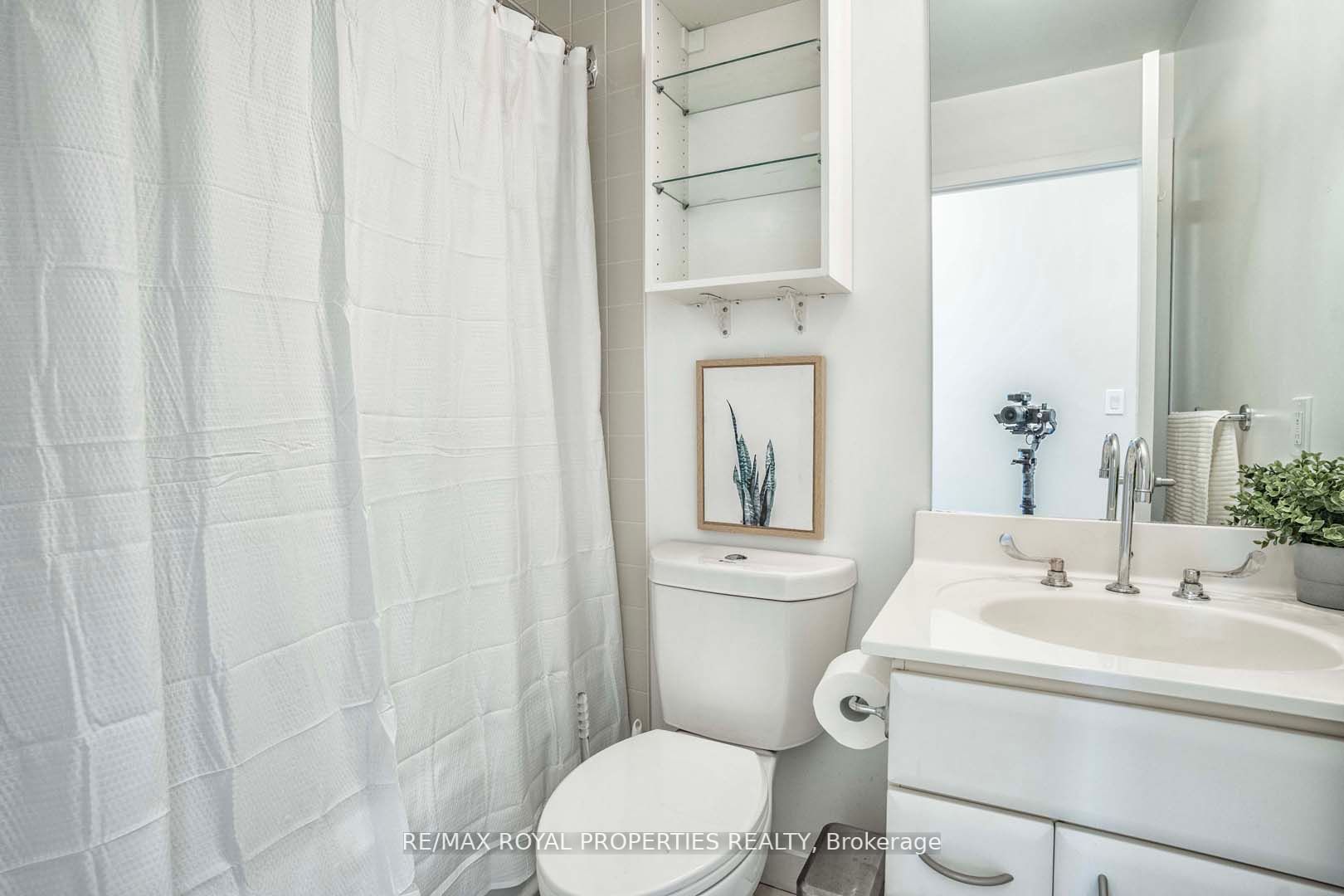 38 Lee Centre Dr, #Ph303