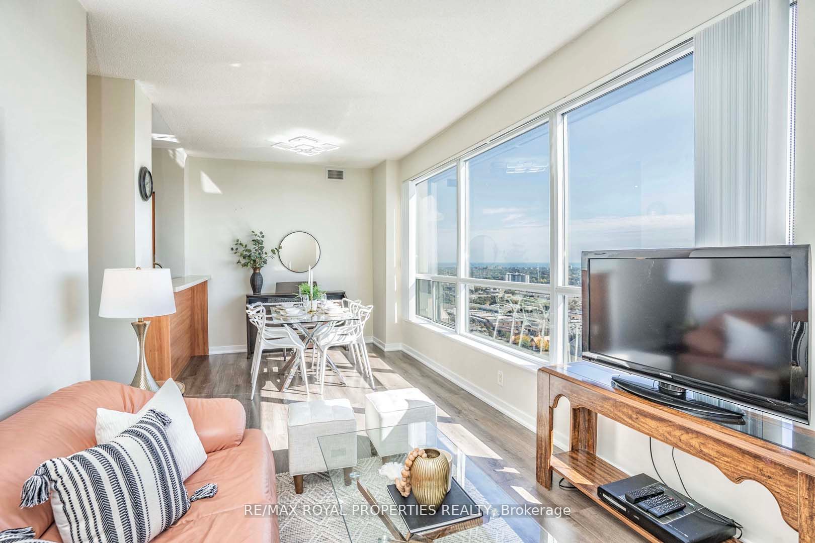 38 Lee Centre Dr, #Ph303