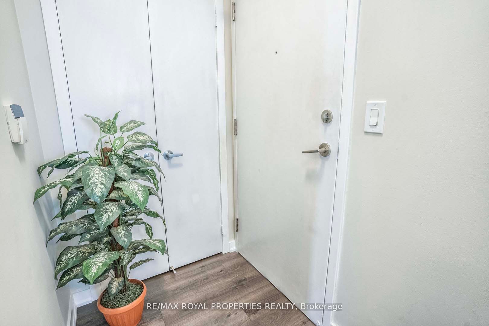 38 Lee Centre Dr, #Ph303