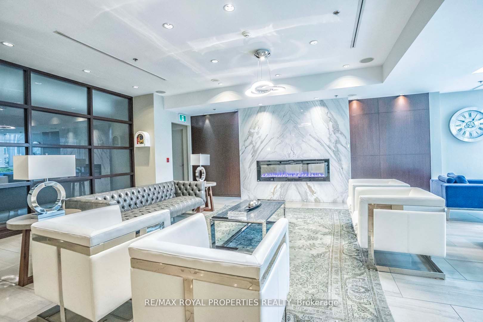 38 Lee Centre Dr, #Ph303