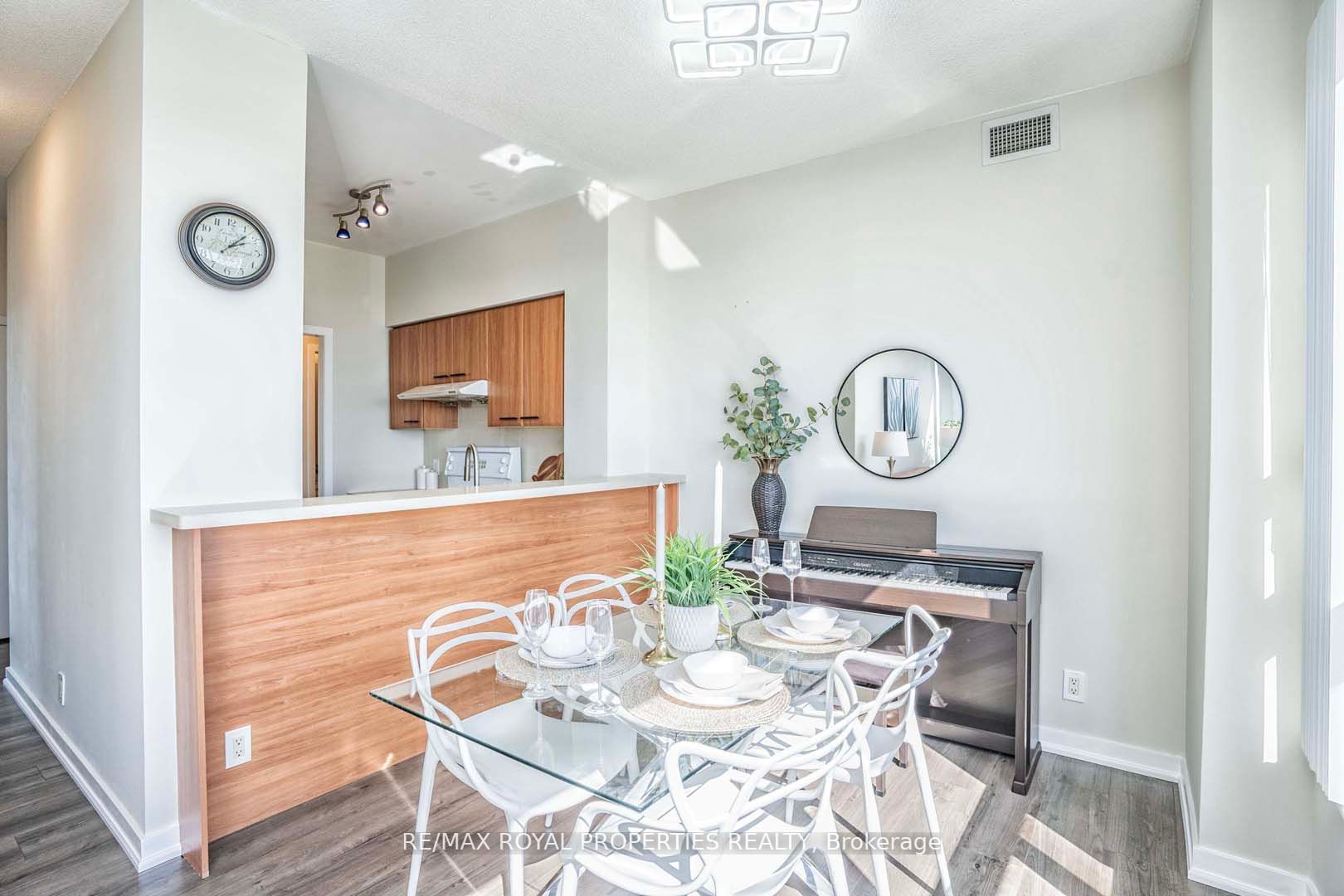 38 Lee Centre Dr, #Ph303