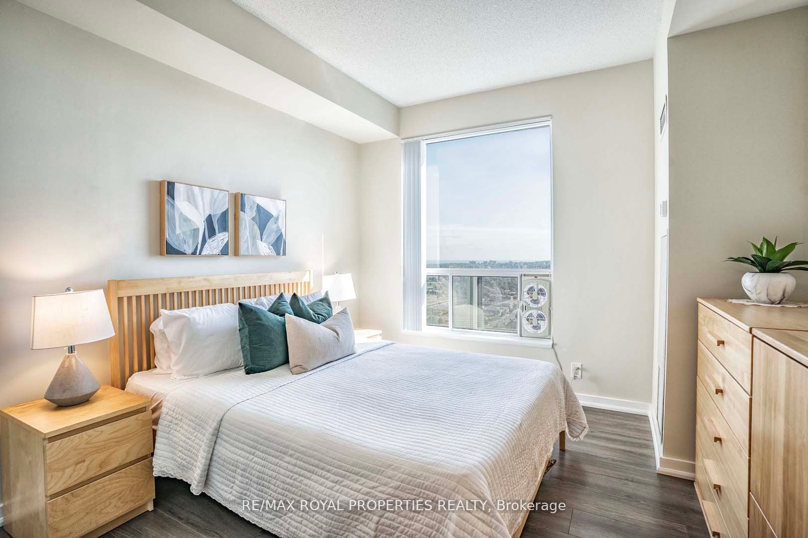 38 Lee Centre Dr, #Ph303