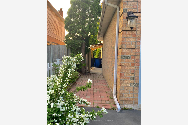 1688 Dellbrook Ave, Pickering