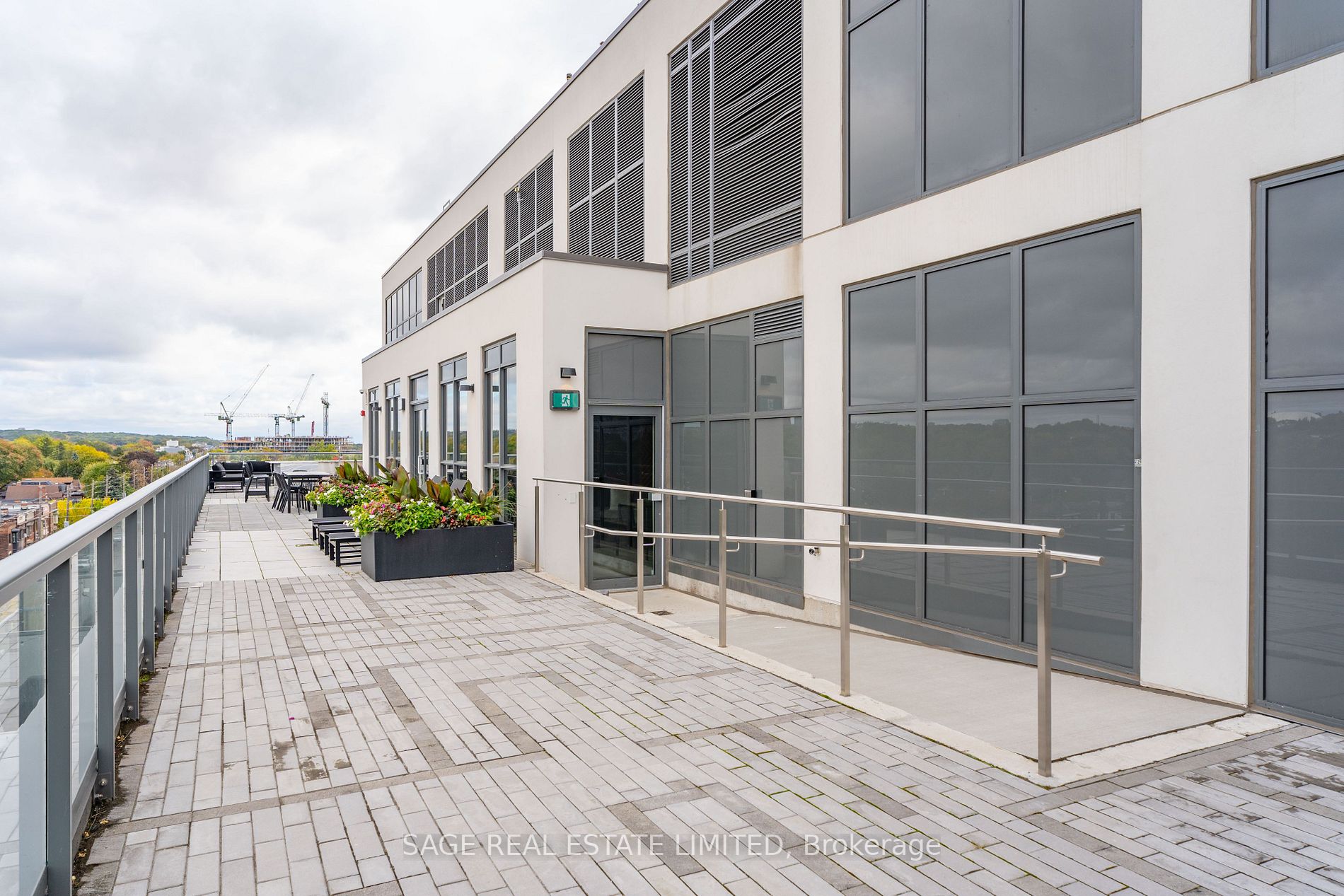 1331 Queen St E, #404