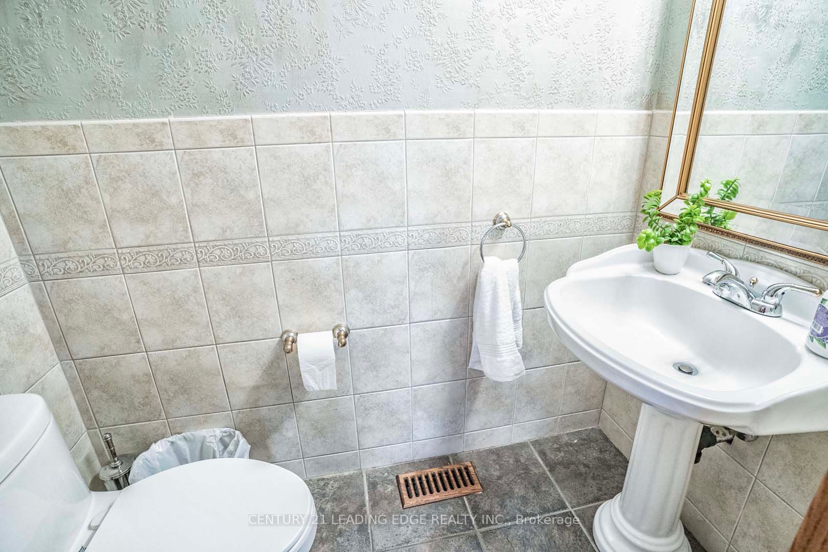 105 Hopkinson Cres