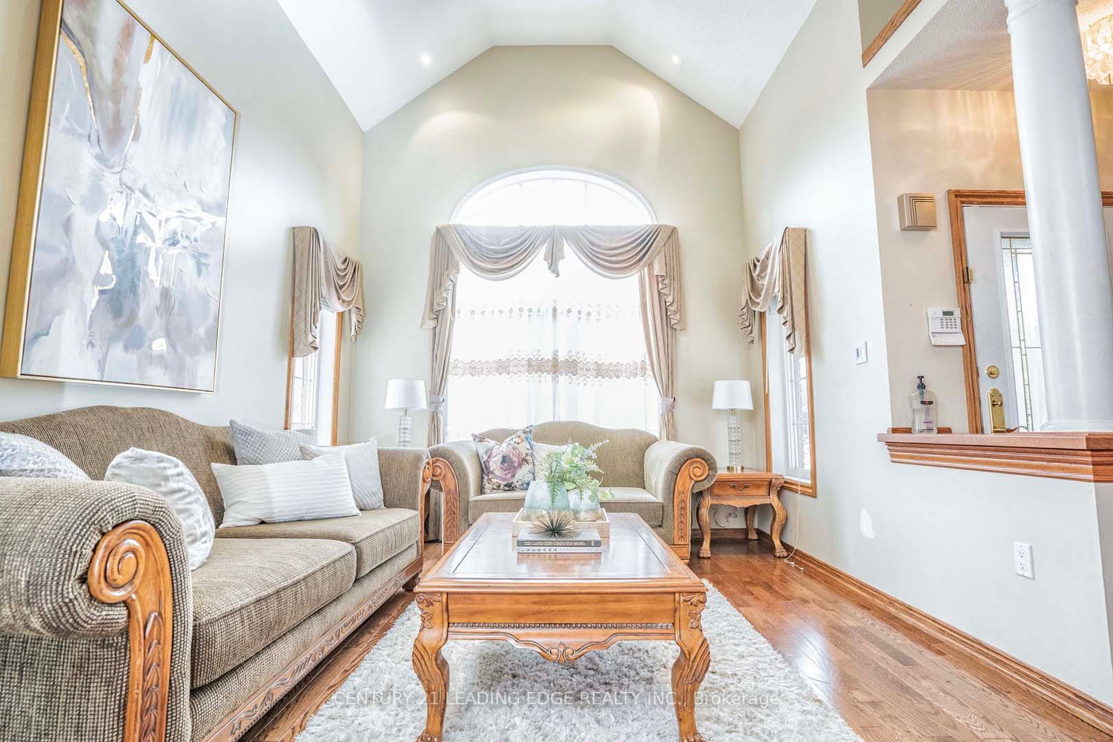 105 Hopkinson Cres