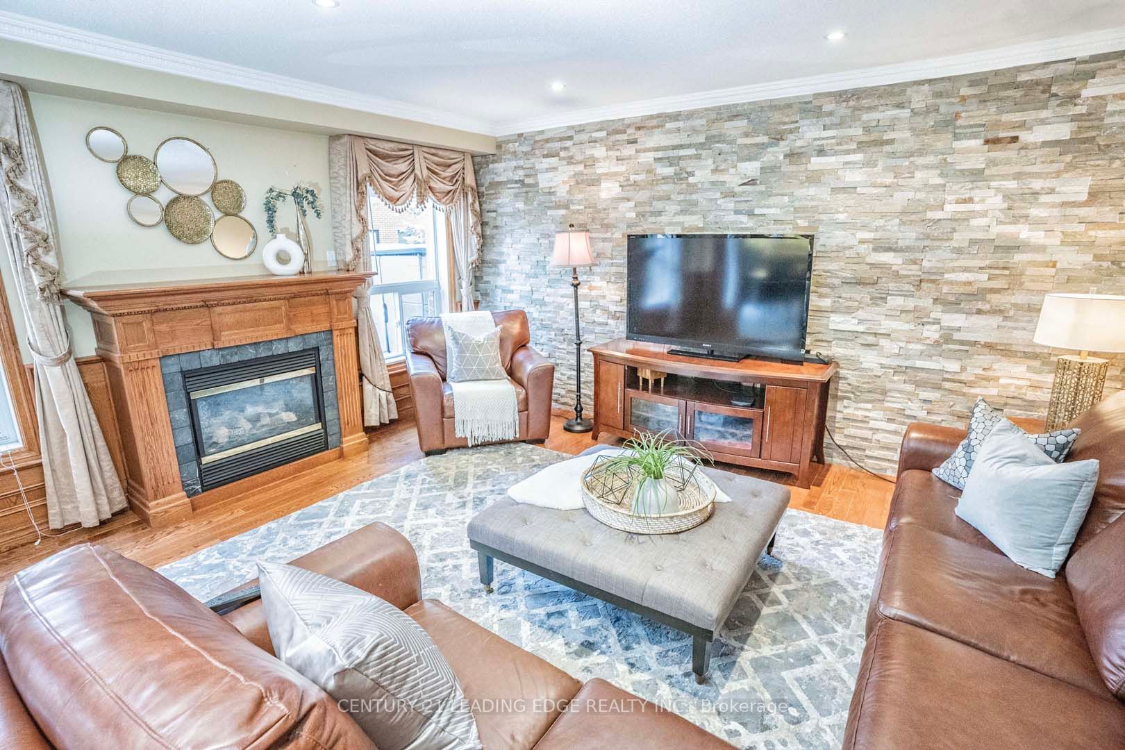 105 Hopkinson Cres