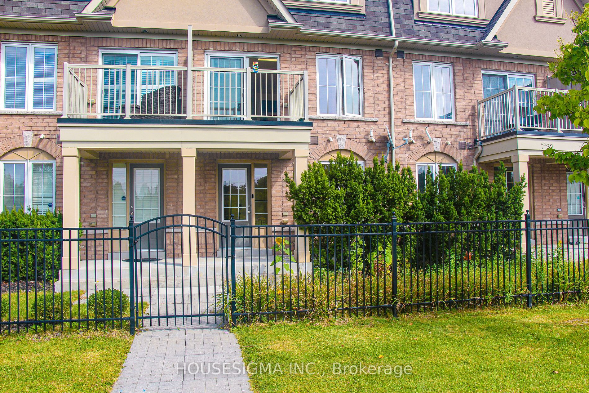 10 Burtonbury Lane