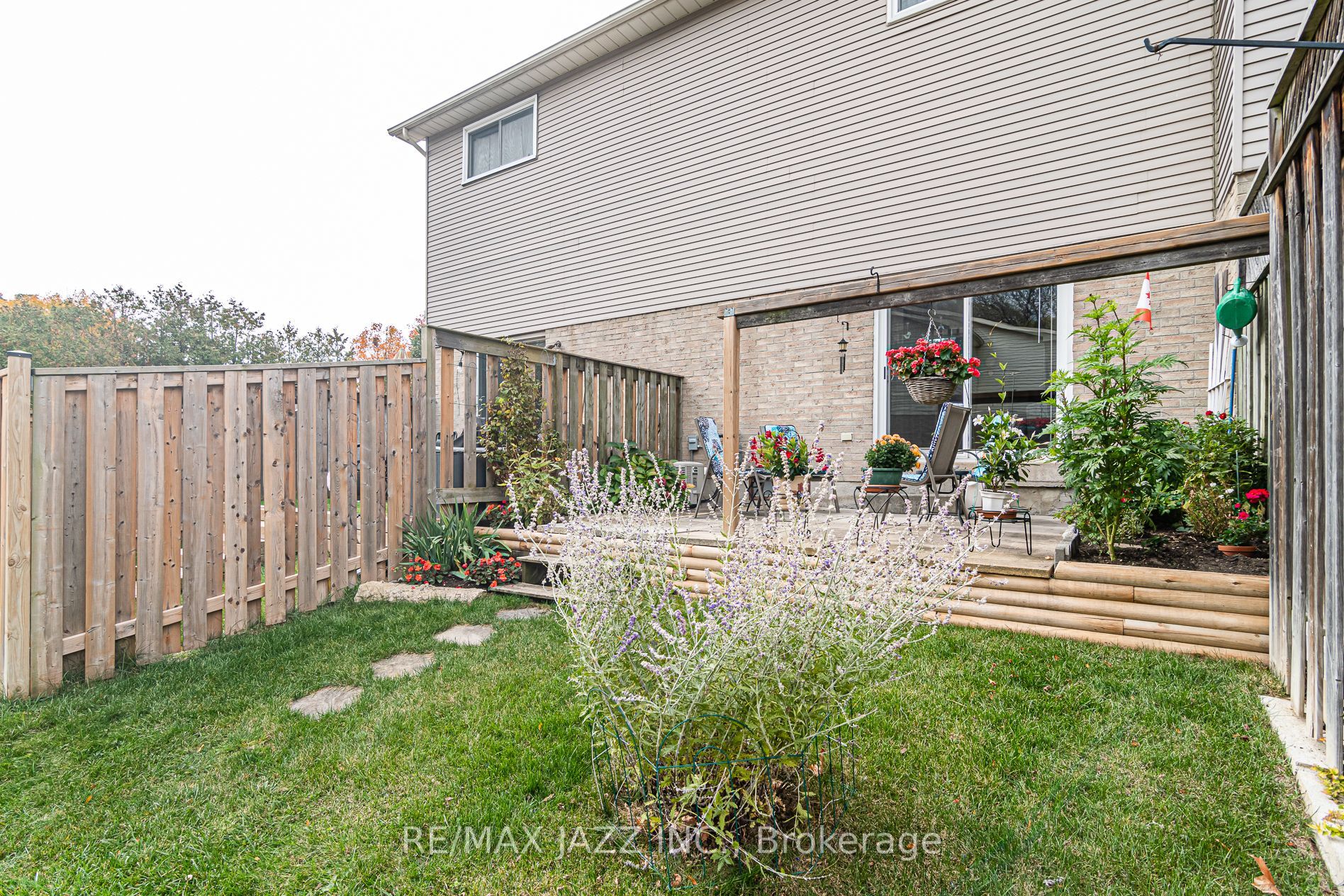 1133 Ritson Rd N, #17