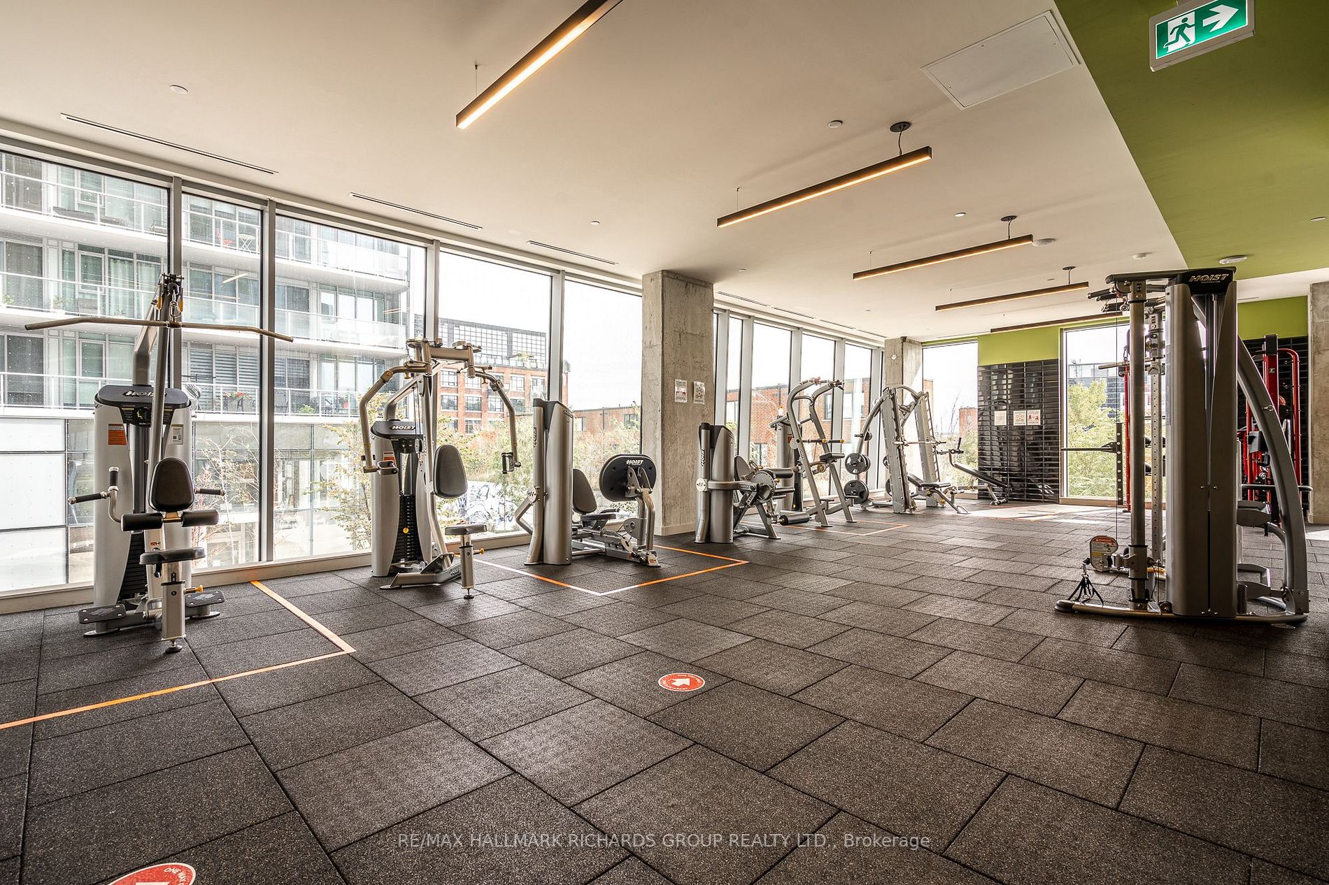 665 Queen St E, #401