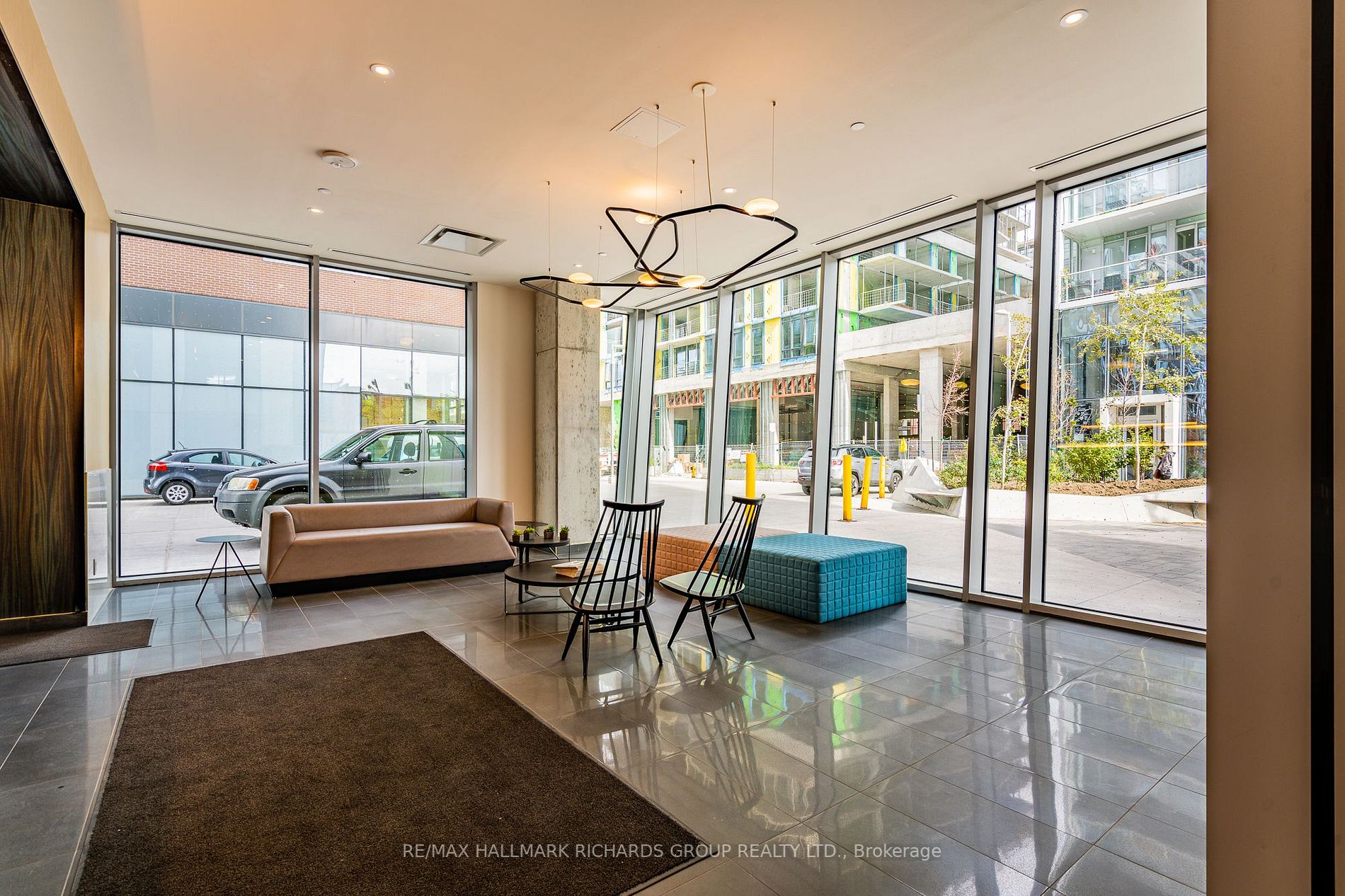 665 Queen St E, #215