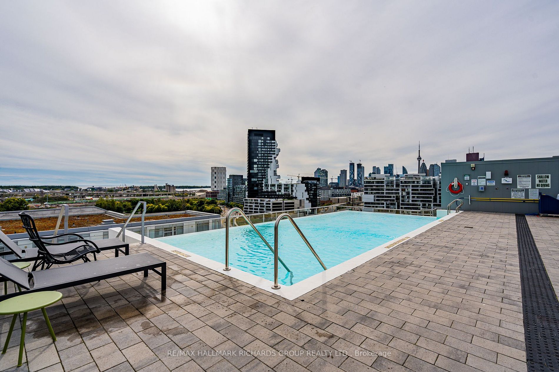 665 Queen St E, #215