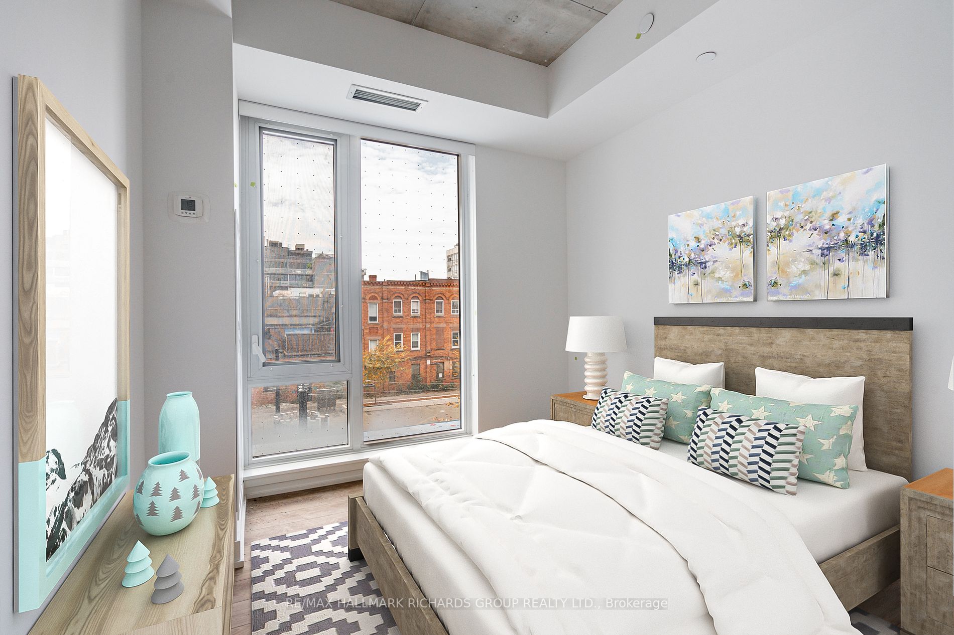 665 Queen St E, #215
