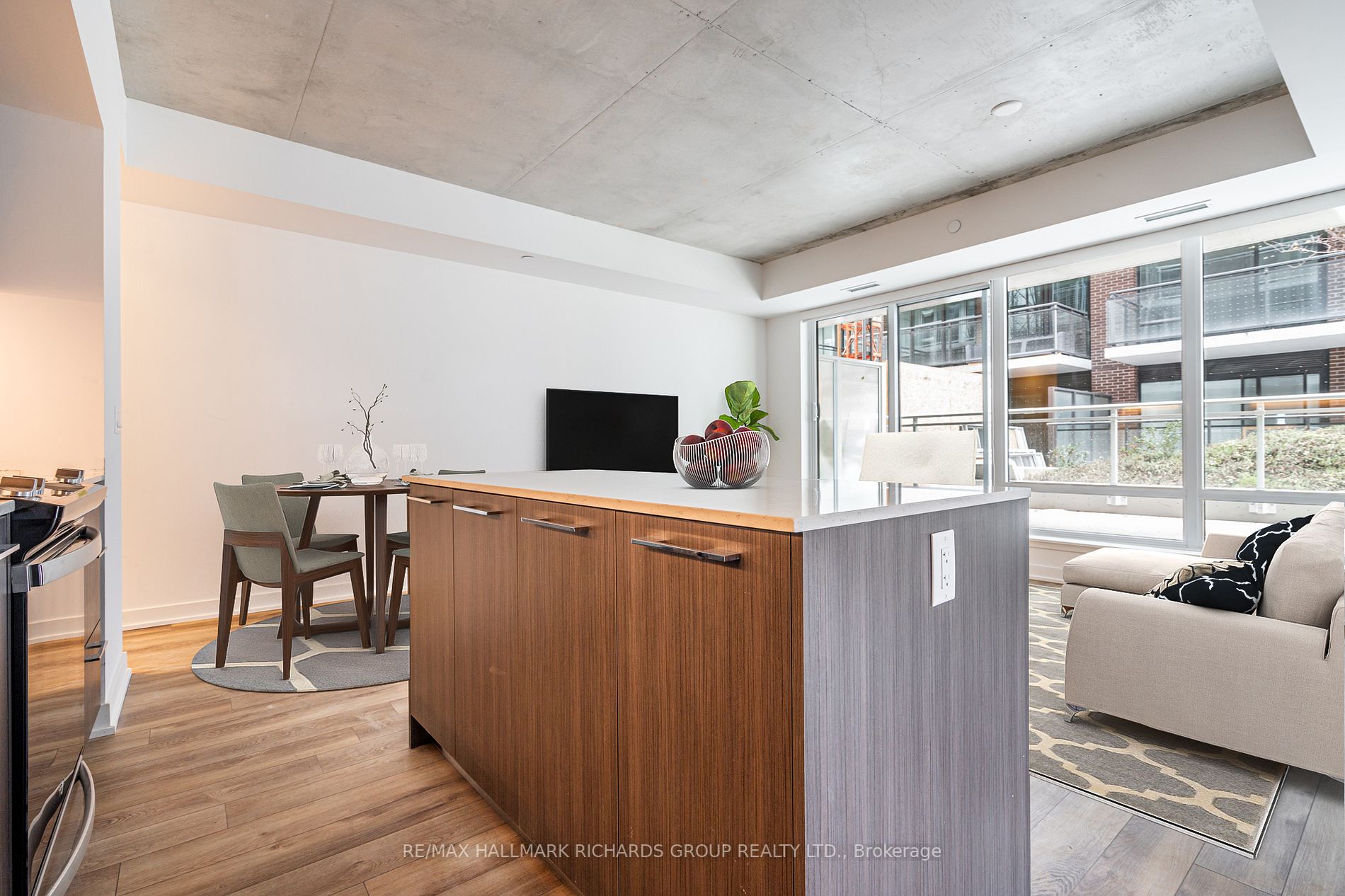 665 Queen St E, #215