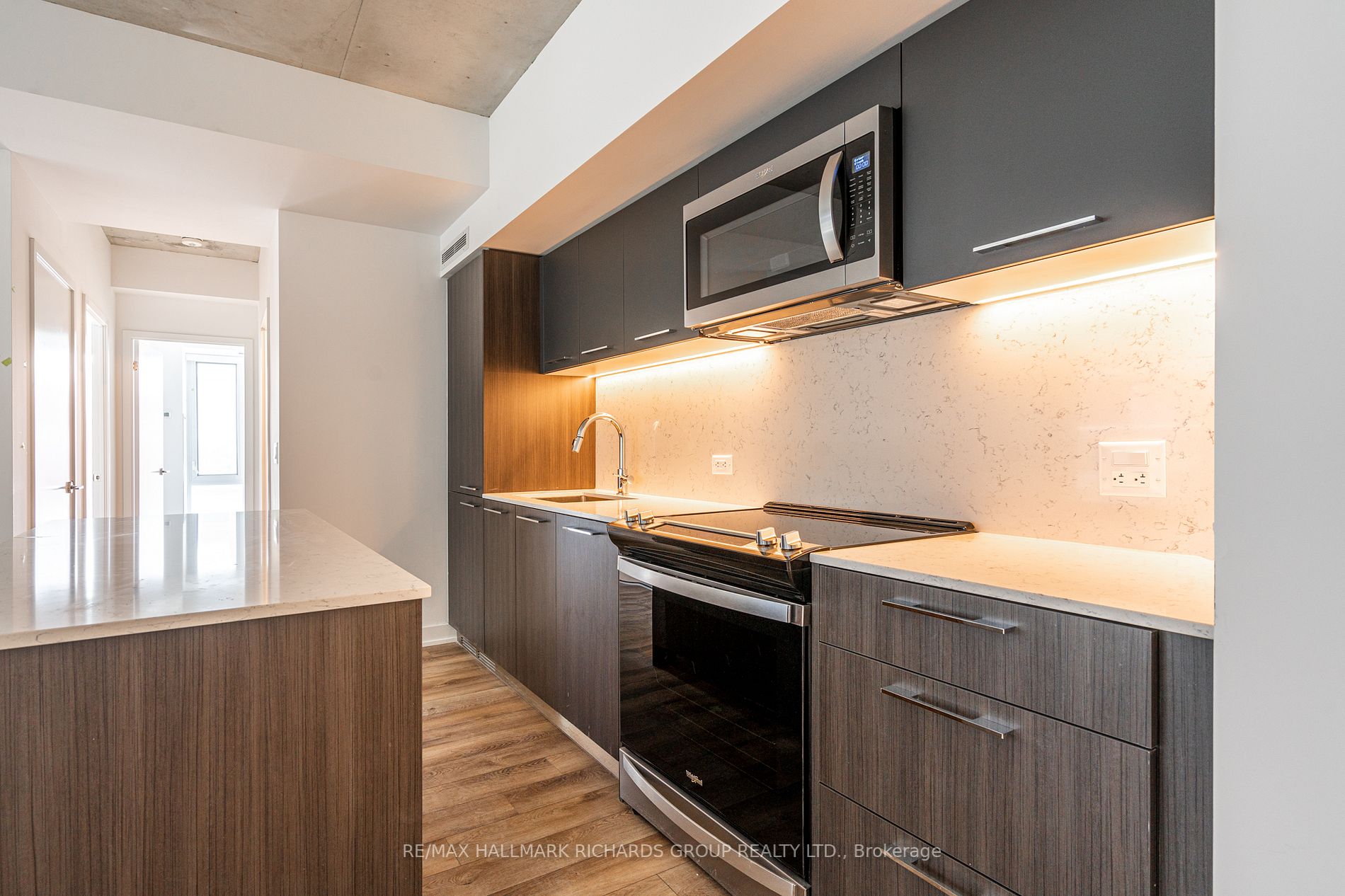 665 Queen St E, #215