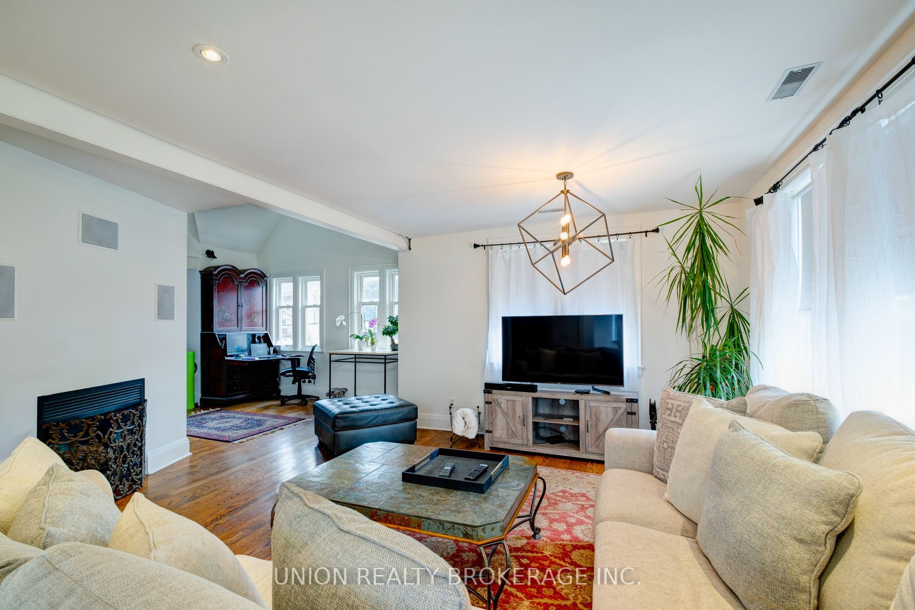 2339 Queen St, #Upper