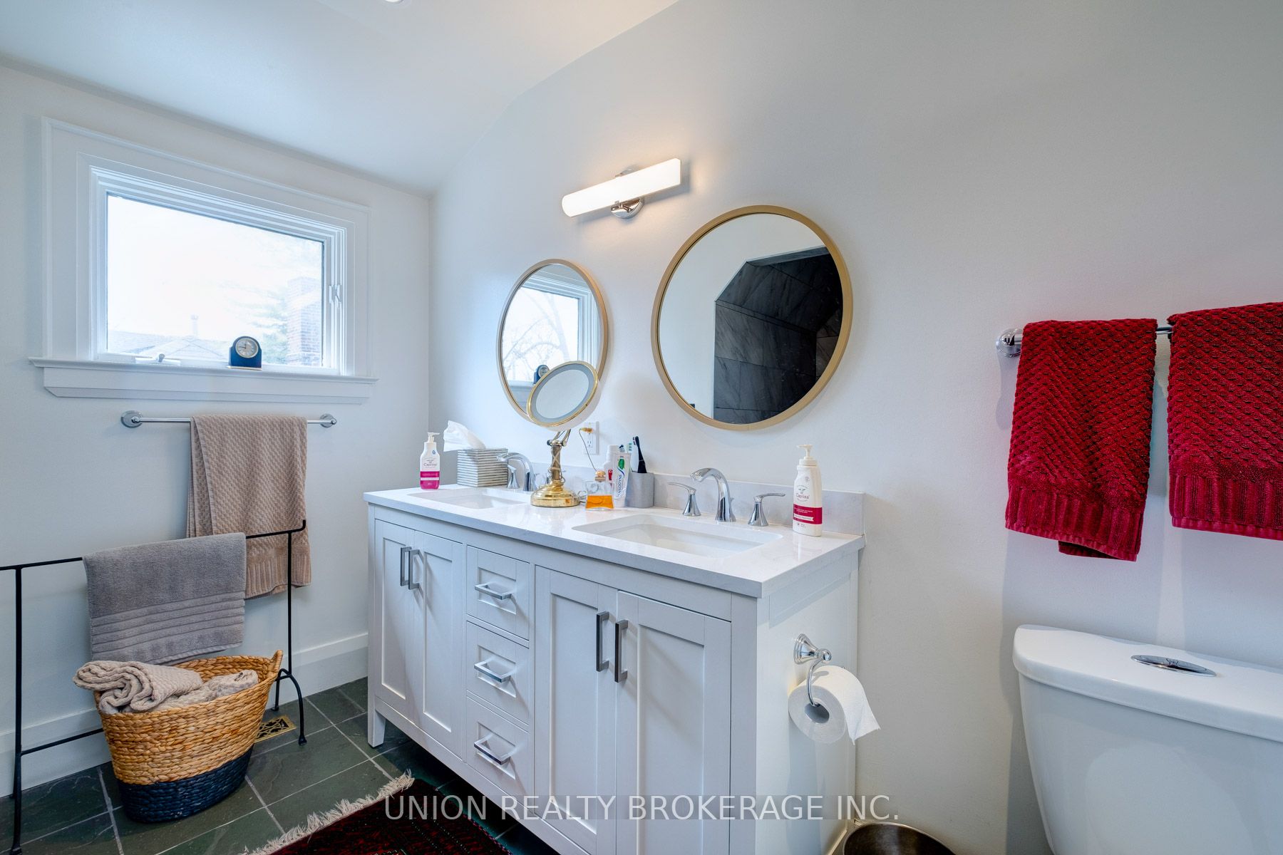2339 Queen St, #Upper