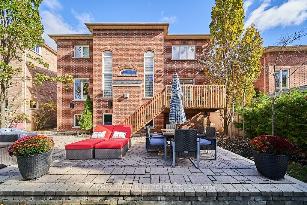2326 Southcott Rd
