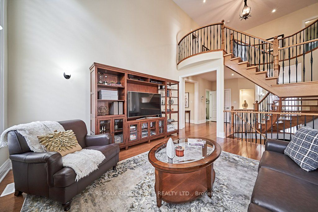 2326 Southcott Rd