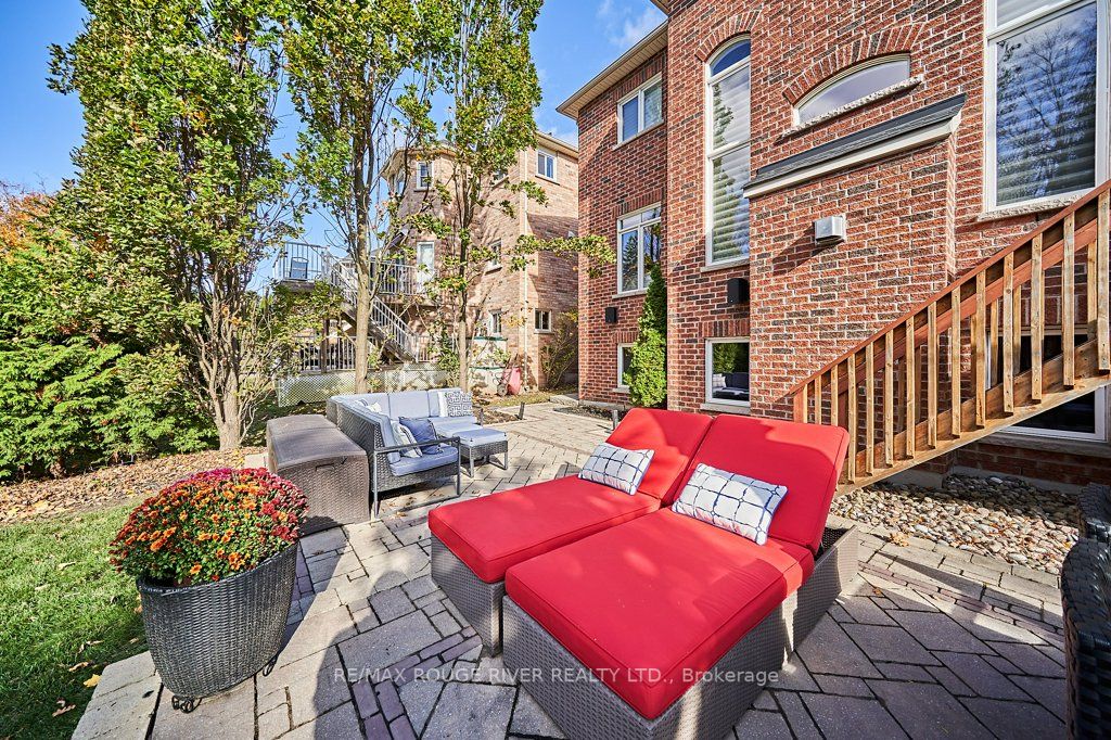 2326 Southcott Rd