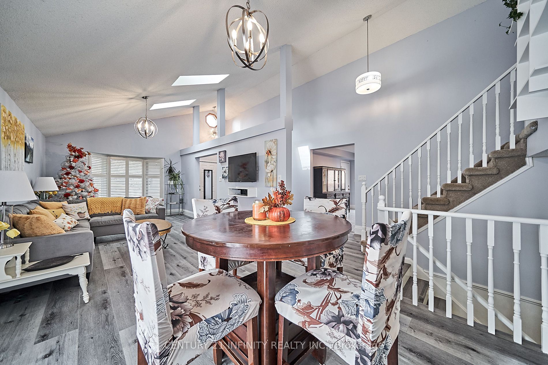255 Glenabbey Dr