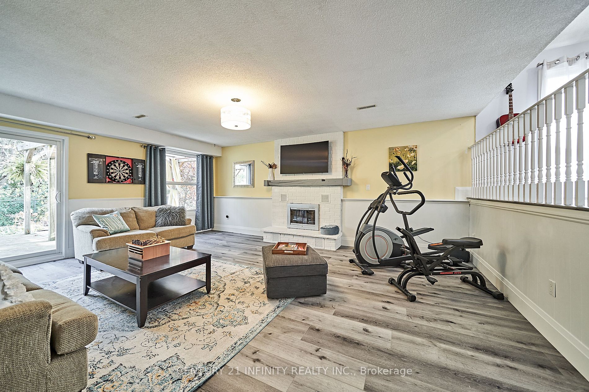 255 Glenabbey Dr