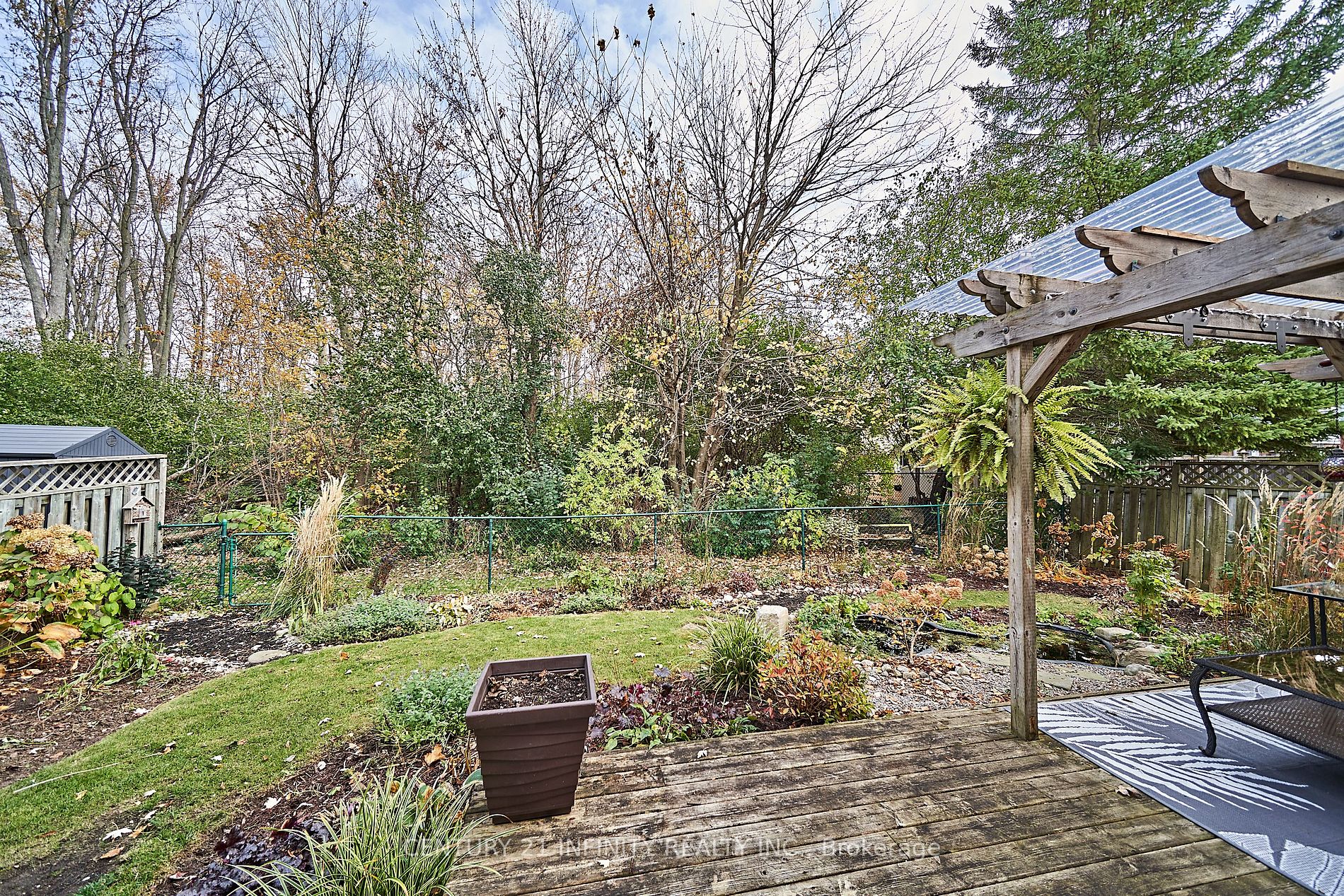 255 Glenabbey Dr