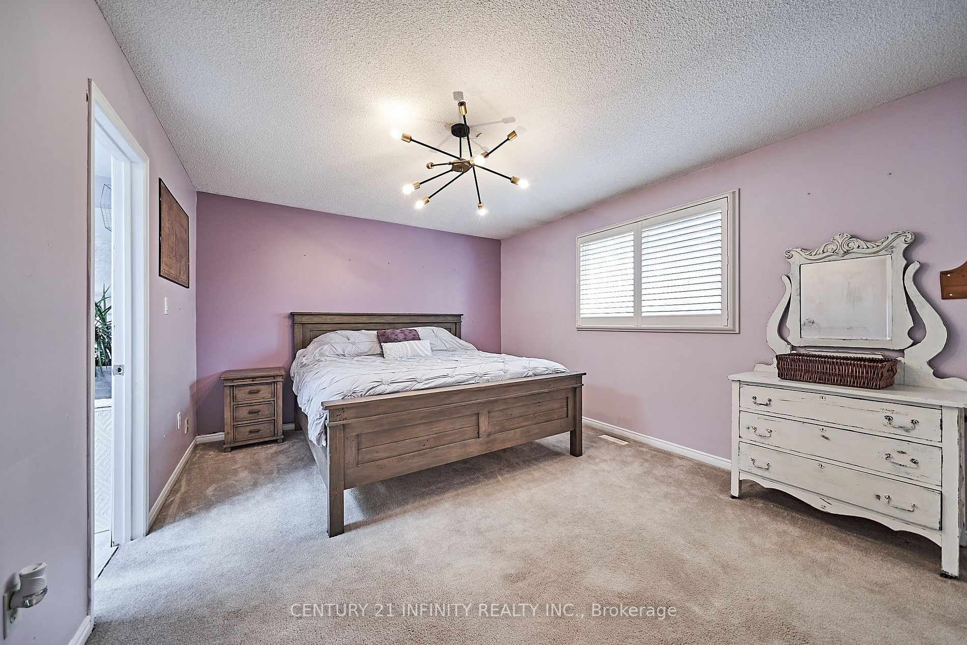 255 Glenabbey Dr