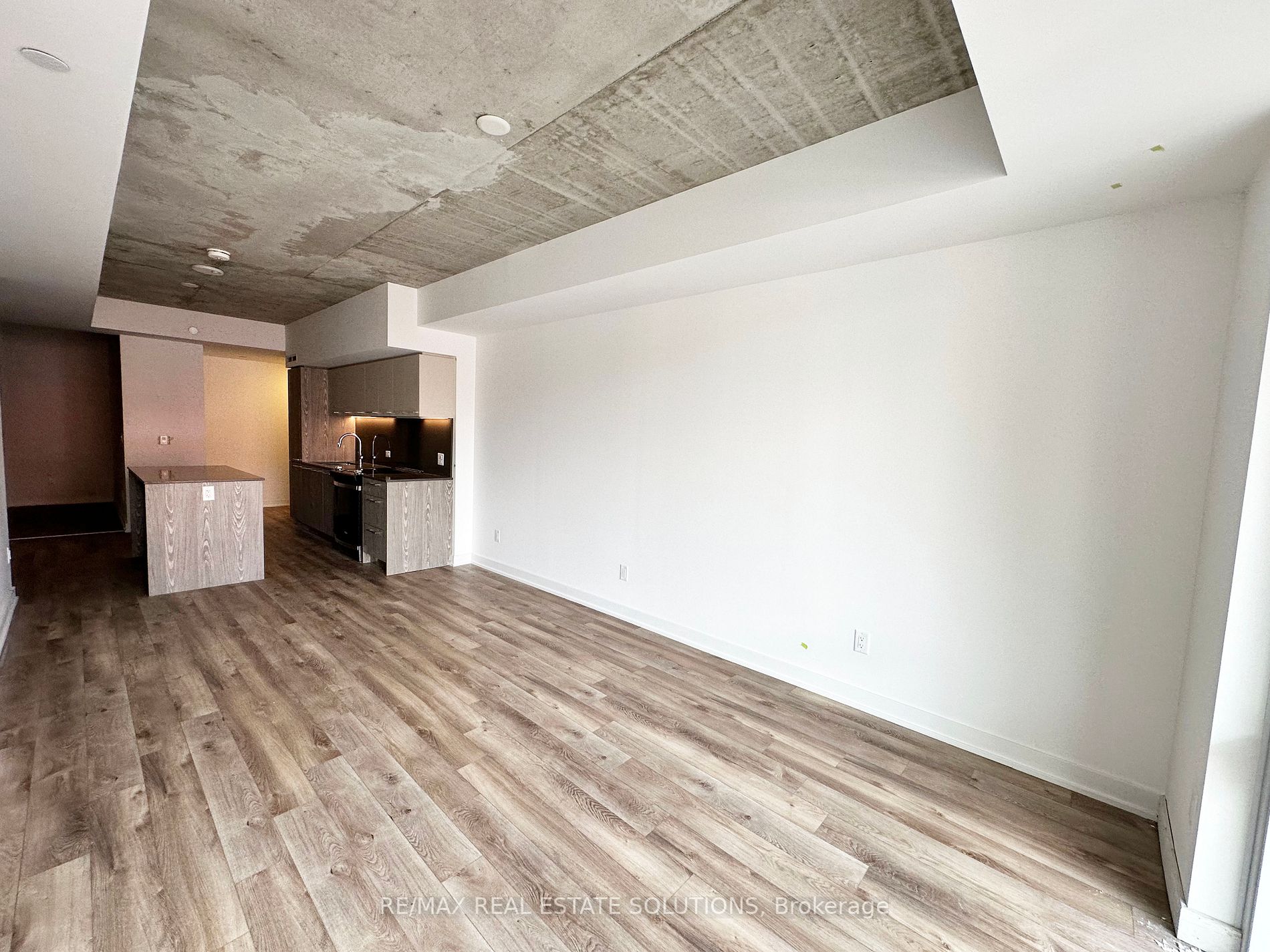 665 Queen St E, #206