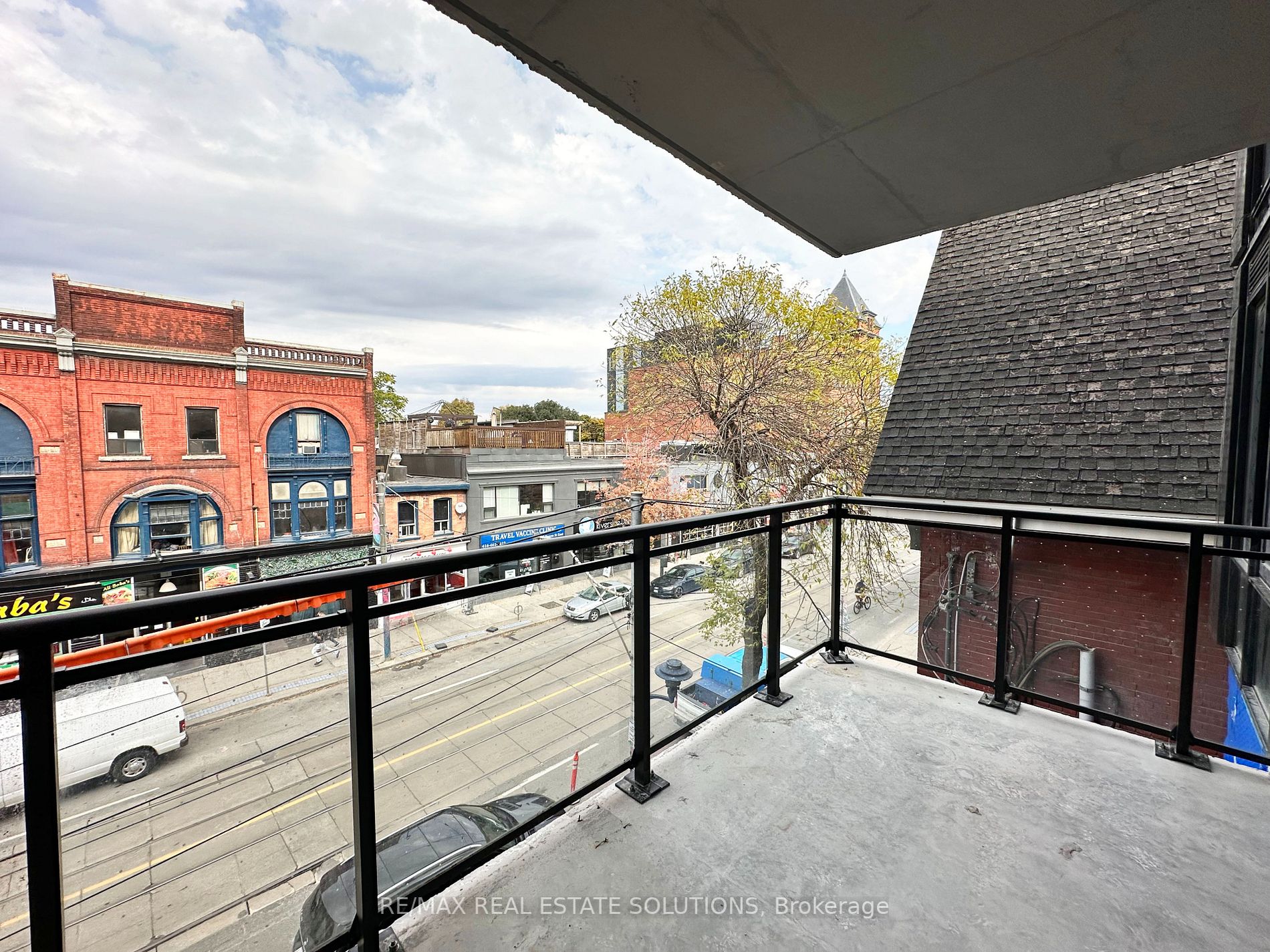 665 Queen St E, #206