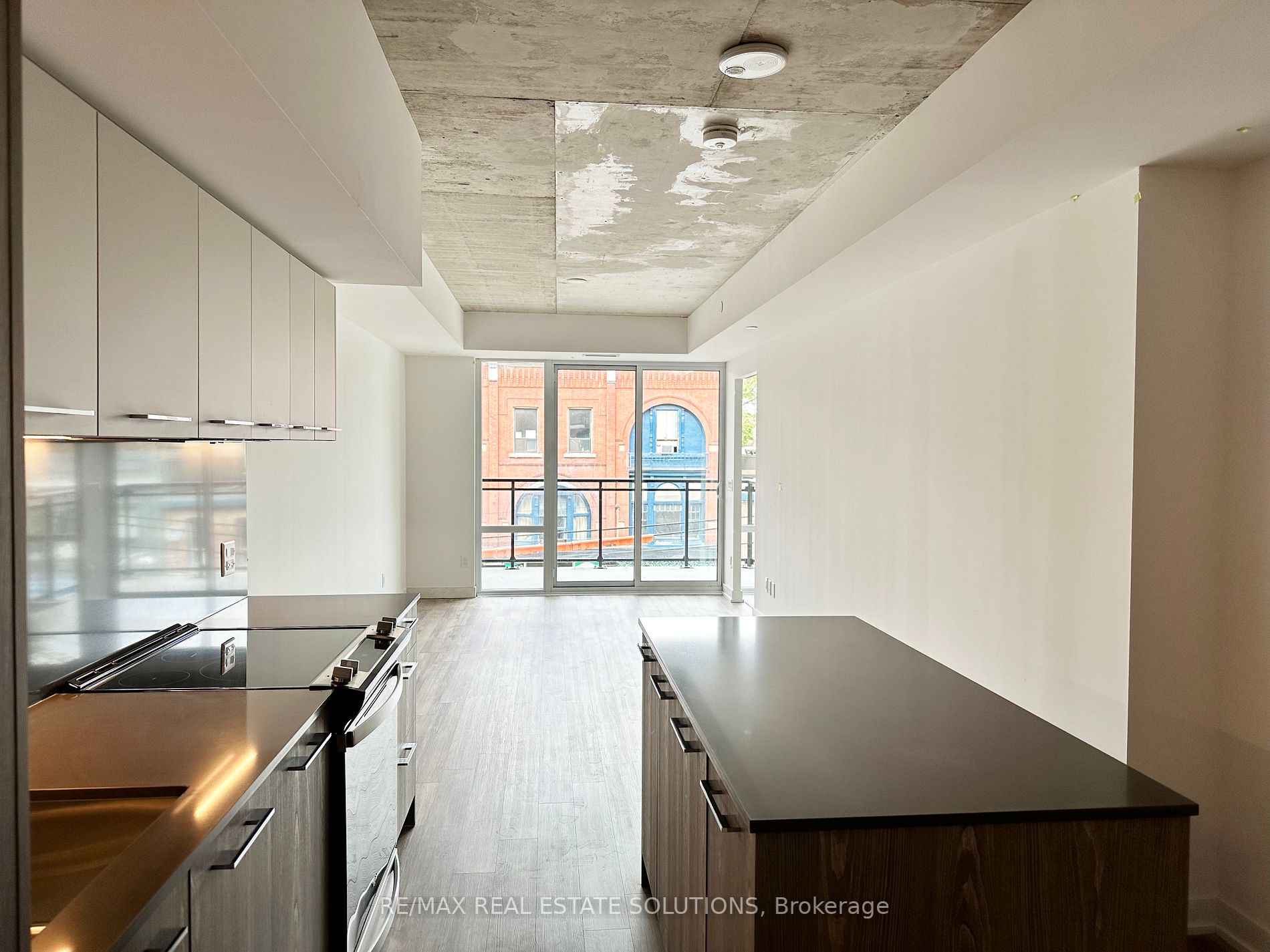 665 Queen St E, #206