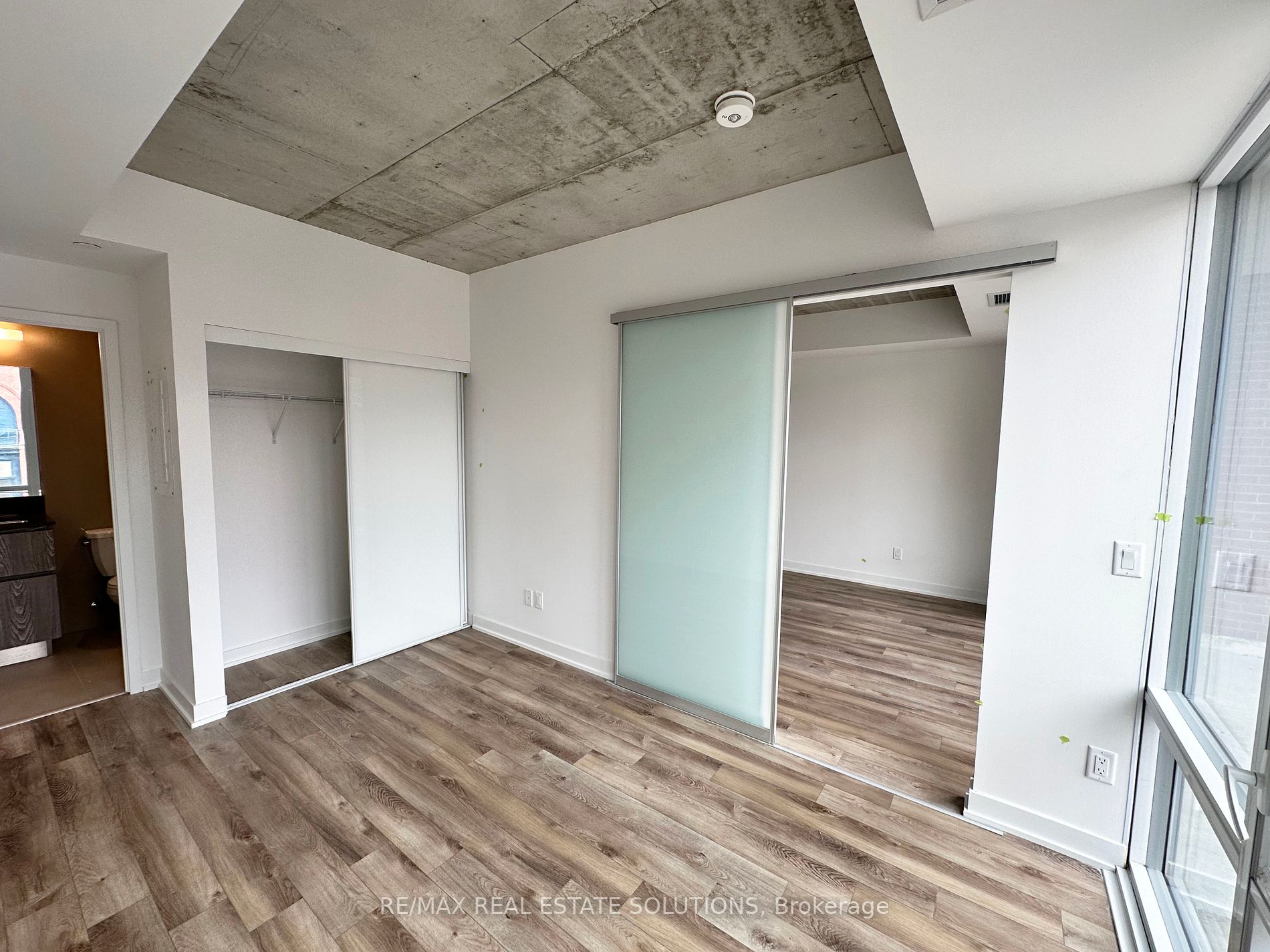 665 Queen St E, #206