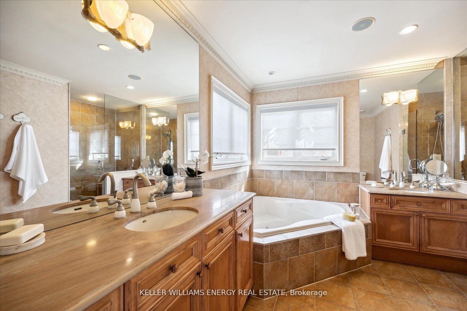 24 Knox Cres