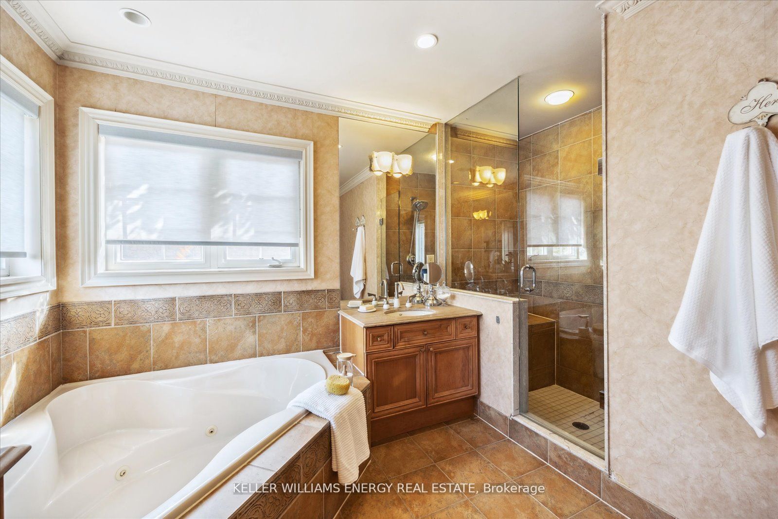 24 Knox Cres
