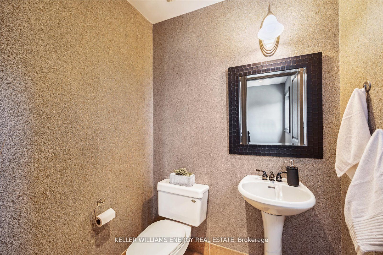 24 Knox Cres