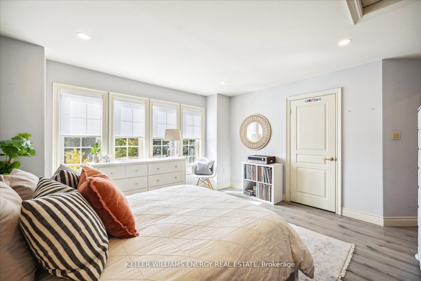 24 Knox Cres