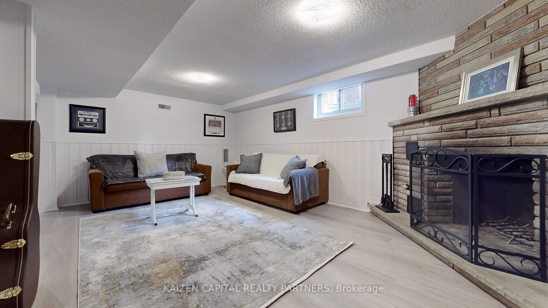 15 Stamford Sq N