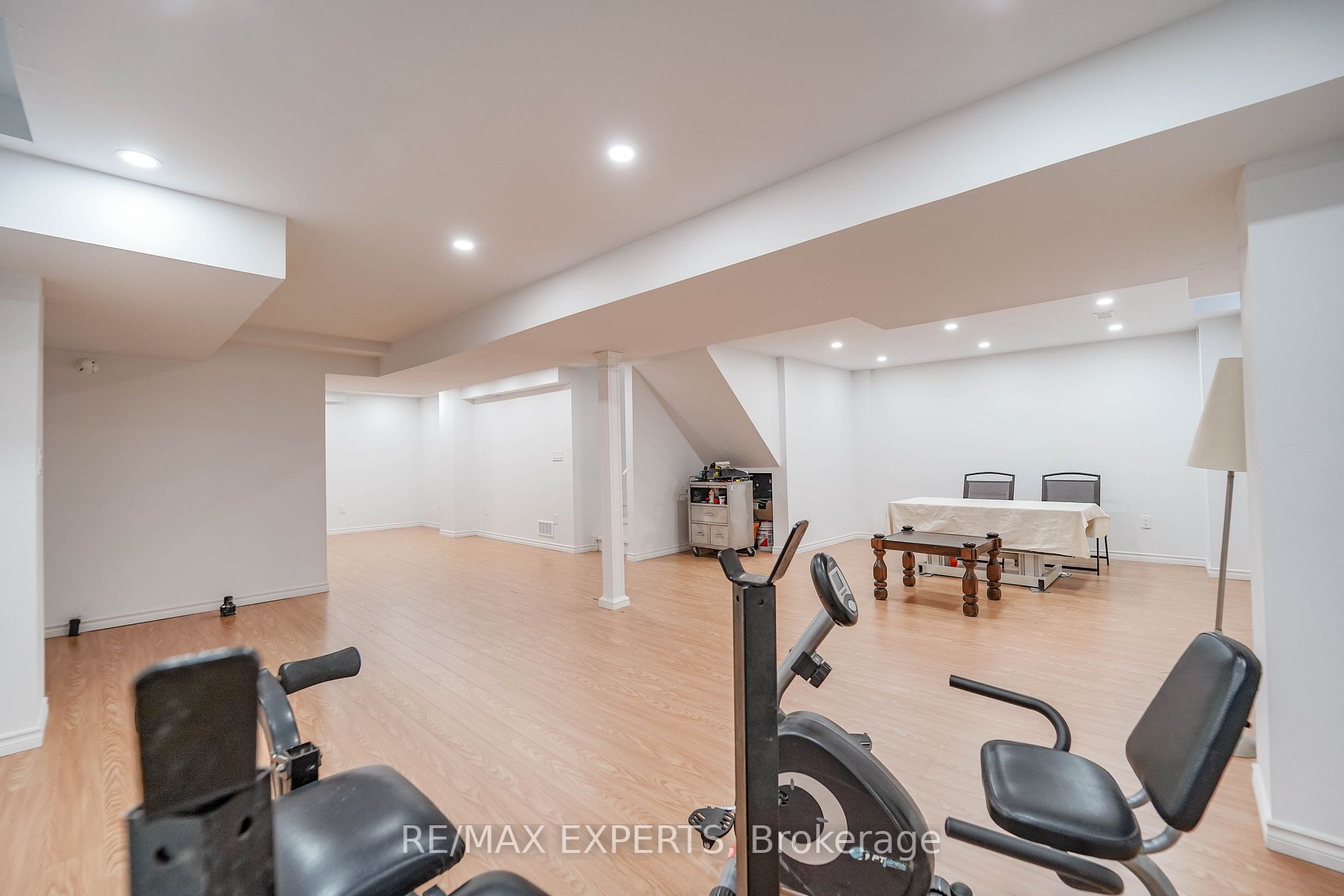 10 Watersplace Ave