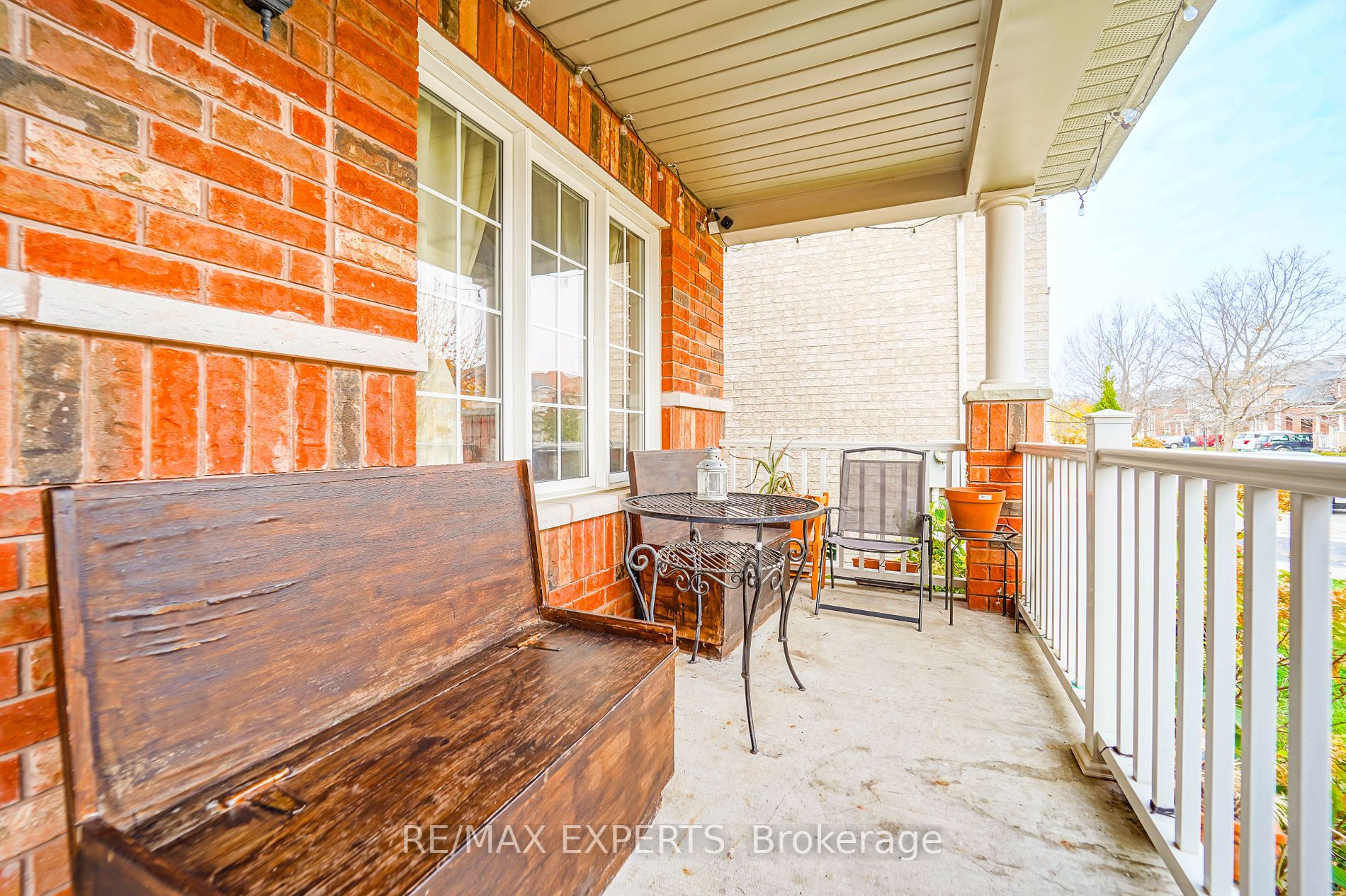 10 Watersplace Ave