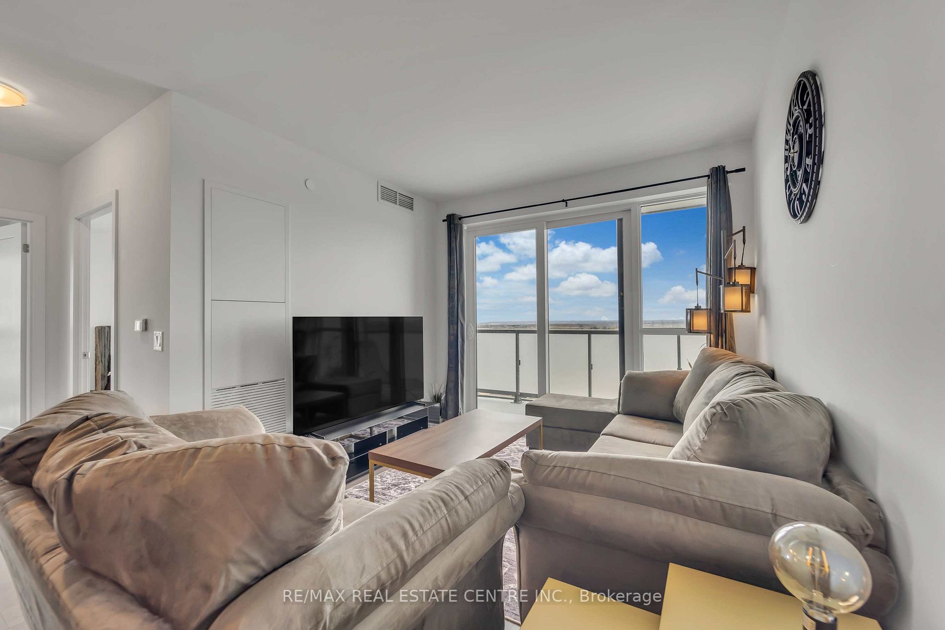 2550 Simcoe Street N, #1917