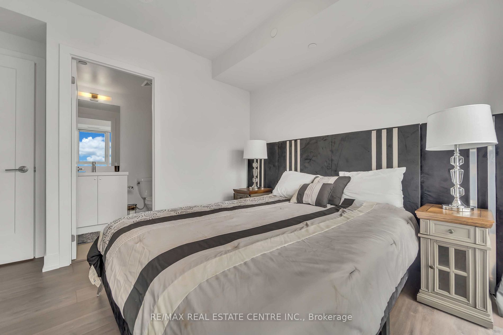 2550 Simcoe Street N, #1917