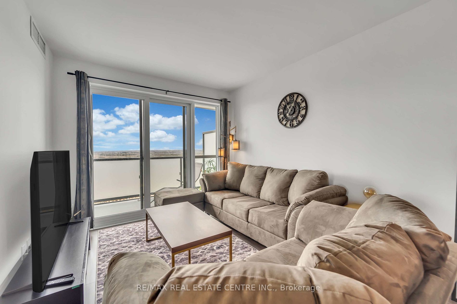 2550 Simcoe Street N, #1917