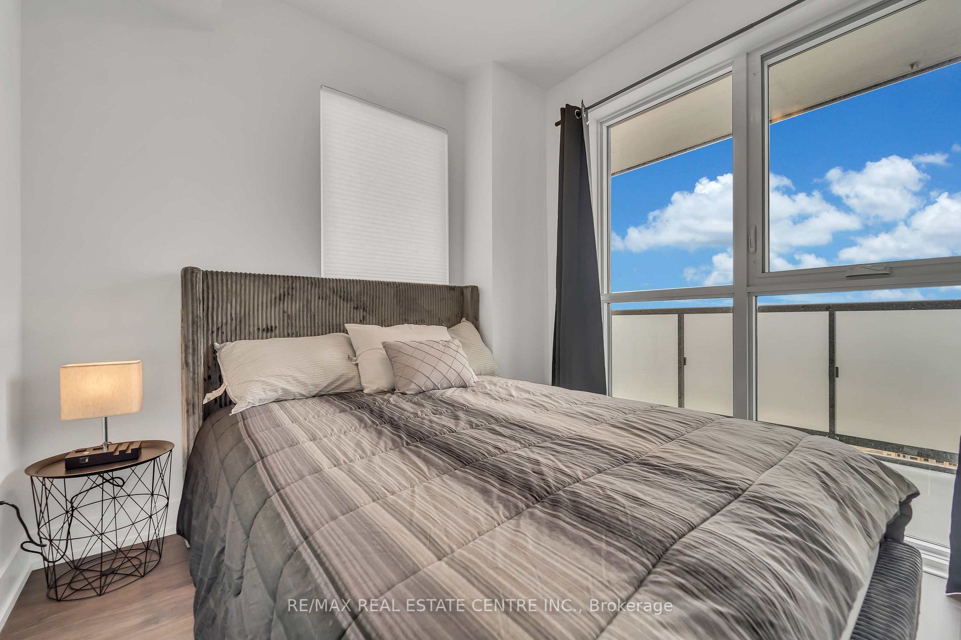 2550 Simcoe Street N, #1917