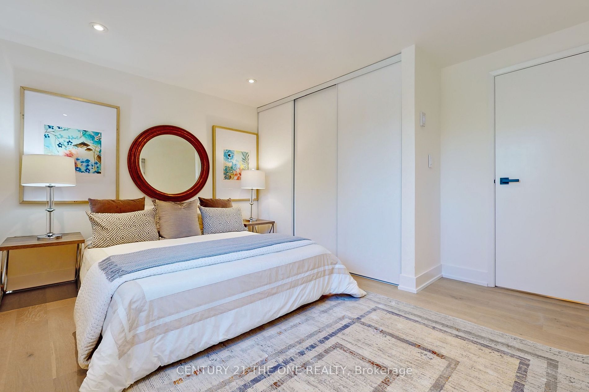 647 Capilano Cres