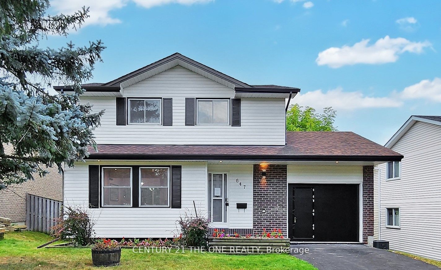 647 Capilano Cres