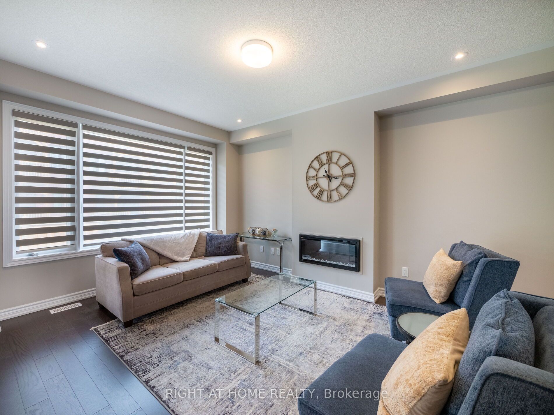 90 Leney St