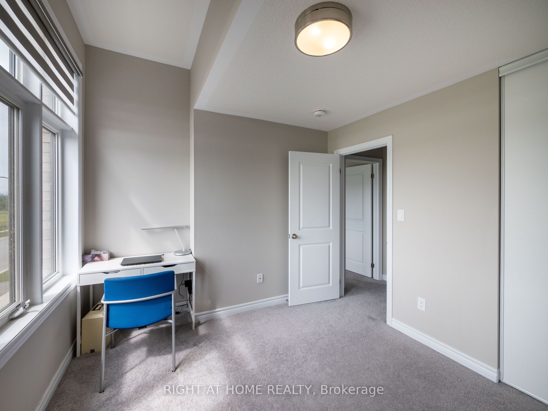 90 Leney St