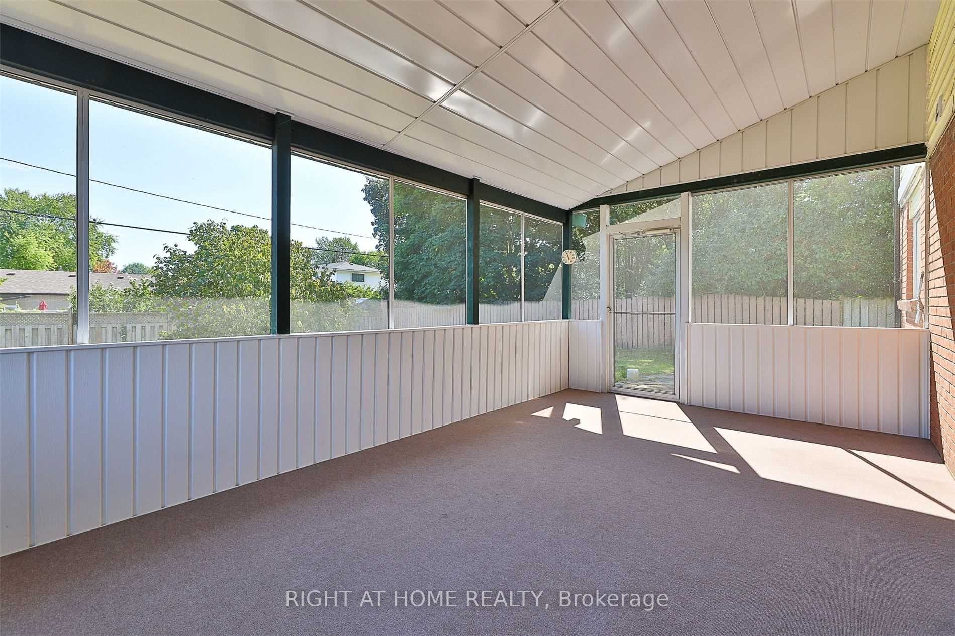 15 Strathy Rd