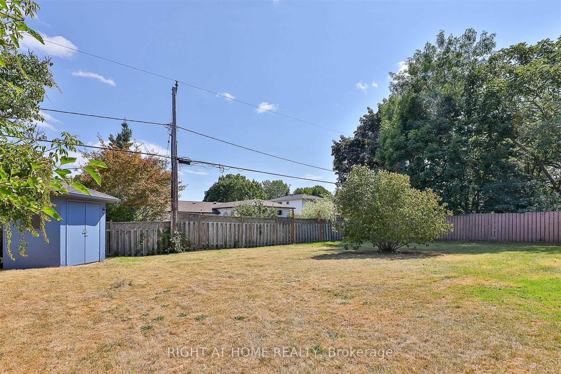 15 Strathy Rd