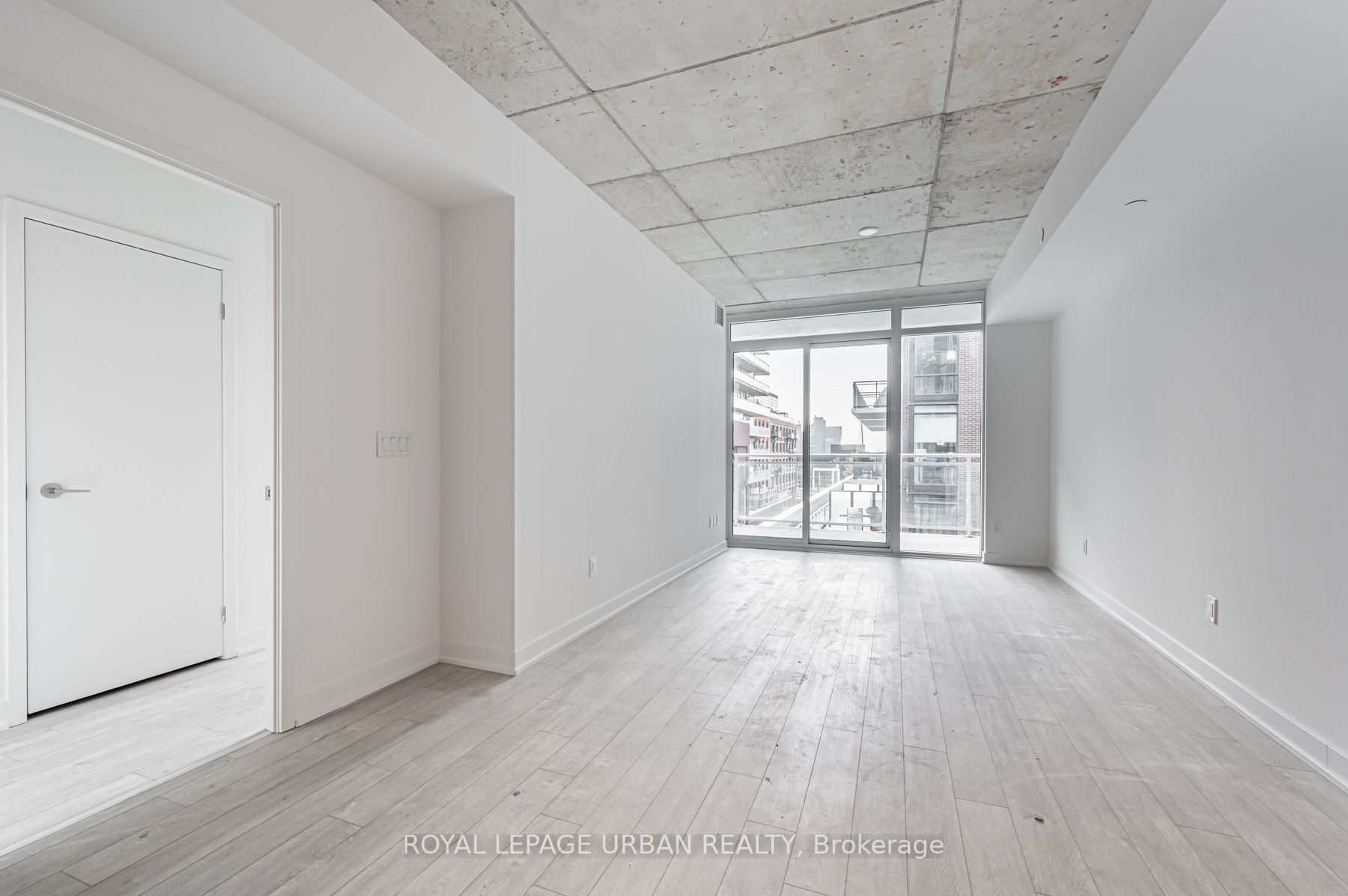 665 Queen St E, #311